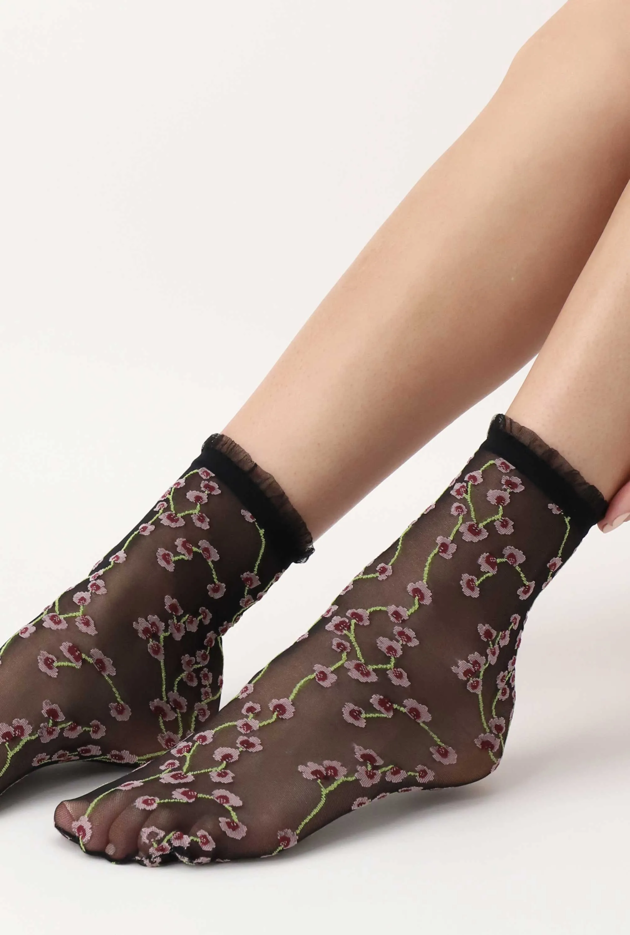 Oroblu Fashion Flowers Sheer Patterned Crew Socks