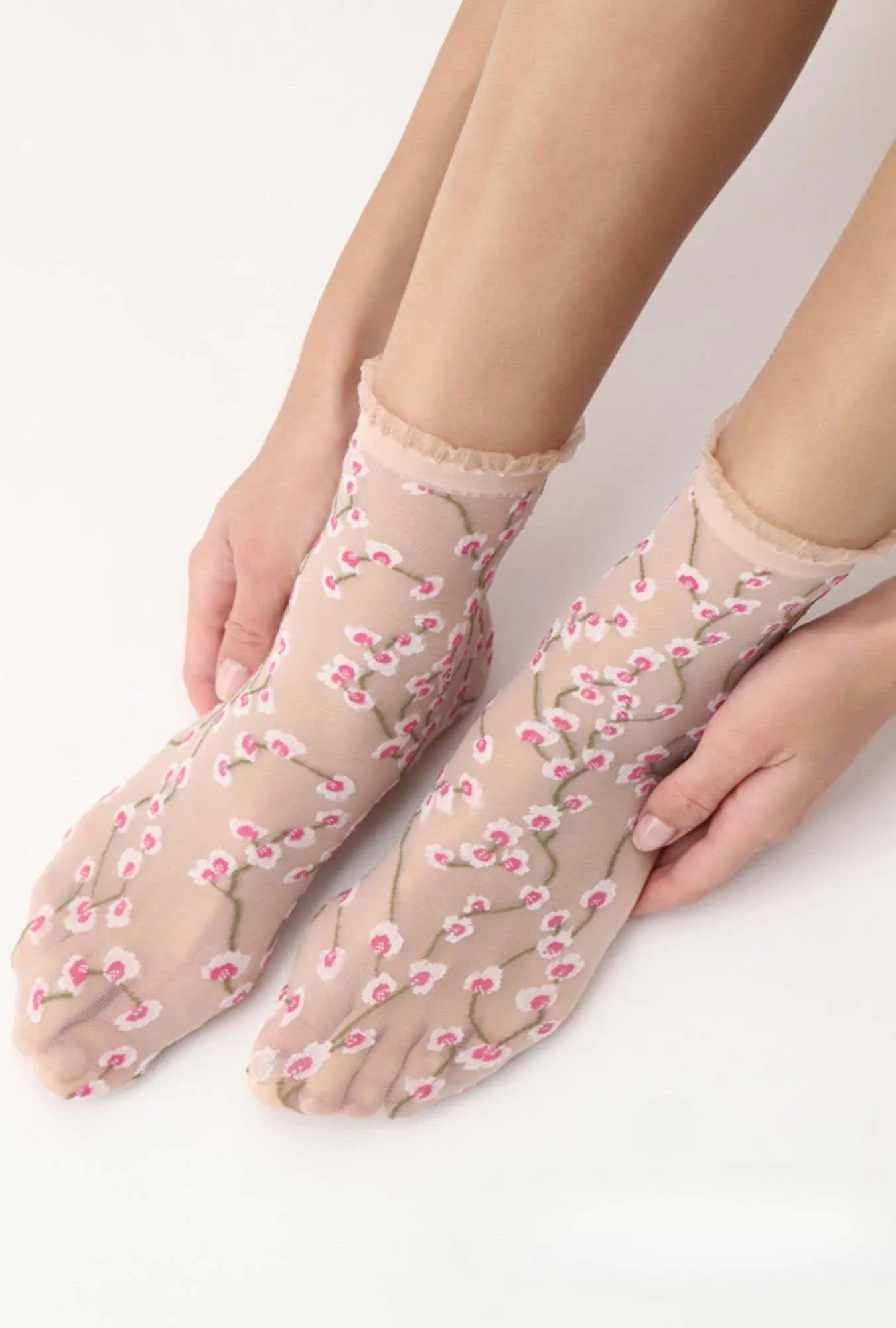 Oroblu Fashion Flowers Sheer Patterned Crew Socks